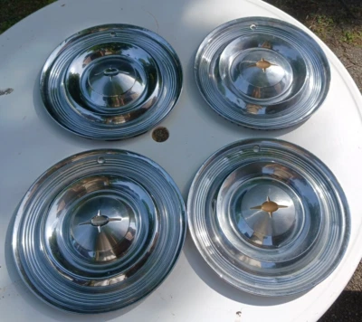 Lote de 4 cubiertas de rueda tapacubos Oldsmobile 1957 de colección de 14" Foto 1 de 4