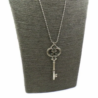 Collana Chiave Donna Ciondolo Lunga Pallinata Tono Argento Key Portafortuna da  - Immagine 1 di 2