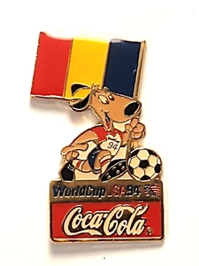 Prendedor solapa bandera Stryker Rumania delantero Coca-Cola fútbol Copa Mundial FIFA 1994 - Imagen 1 de 1