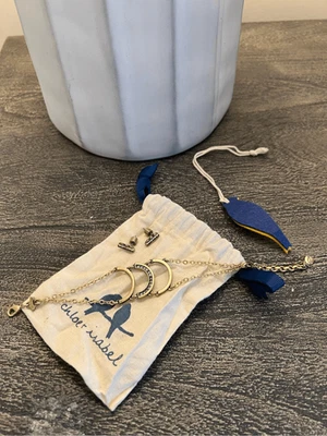 JUEGO PULSERA Y PENDIENTES CHLOE + ISABEL Foto 1 de 4