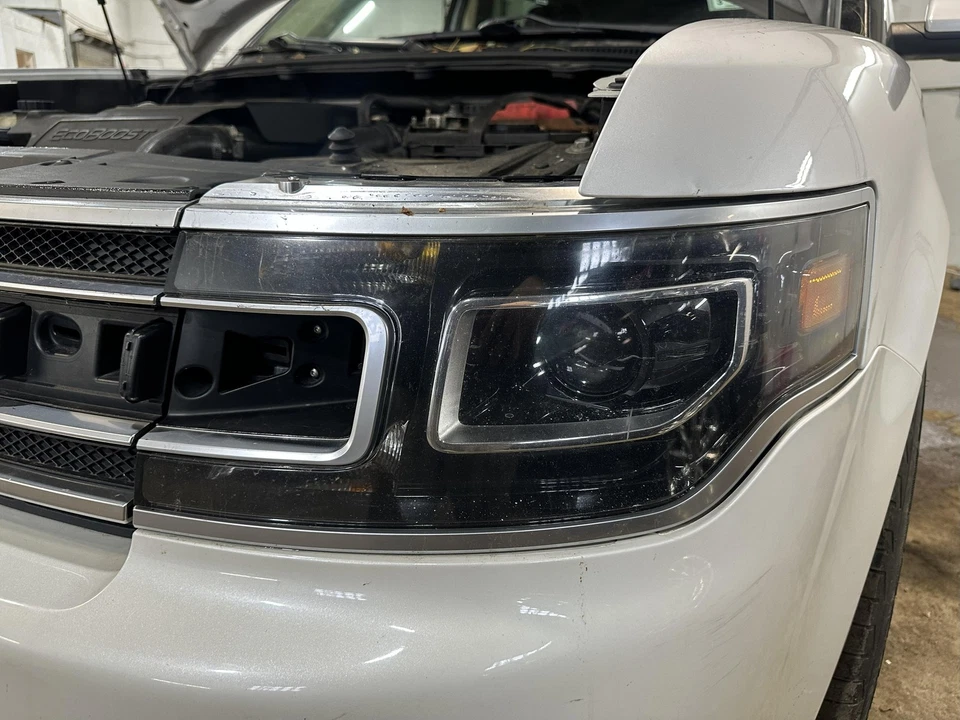 Conjunto de farol esquerdo usado serve: 2013 Ford Flex xenônio HID esquerdo grau C - Imagem 1 de 4