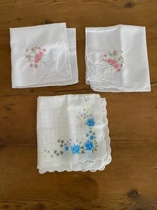 Vintage Lot of 3 Delicate Clean & Fresh Handkerchiefs Hankies Floral Butterfly - Picture 1 of 2