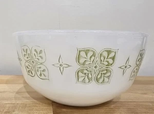 FIRE KING DUTCH CLOVER MIXING BOWL ANCHOR HOCKING MILK GLASS GREEN WHITE 5 X 2.5 - Picture 1 of 7