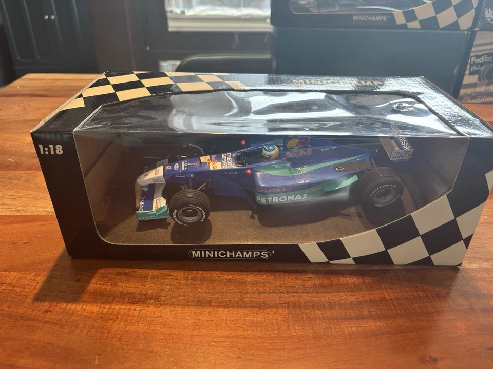 F1 Modell Nick Heidfeld Sauber Petronas Showcar 2002 1 of 1.302 Minichamps 1:18 - Bild 1 von 4