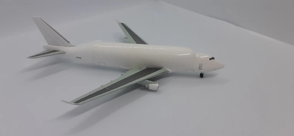 DRAGON WINGS 1:400 BOEING 747-400LCF All White Dream Lifter N747BC - Imagem 1 de 4