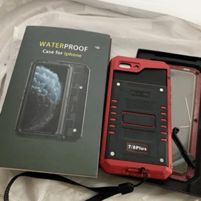 Funda de teléfono de aluminio roja impermeable para iPhone 7/8 Plus *Nueva* Foto 1 de 4