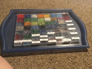 Caja usada de cuentas de joyería, varios colores y tamaños. - Imagen 1 de 6