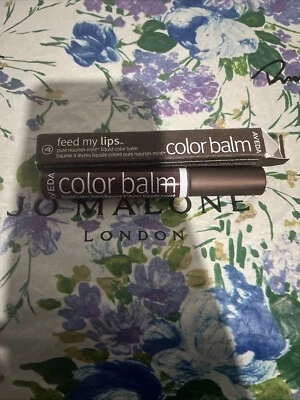 Bálsamo de color líquido Aveda Feed My Lips (Boysen Berry) (10 ml) Foto 1 de 2