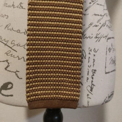 Corbata de seda Gucci 100 % satinada delgada elegante clásica sin usar Foto 1 de 4