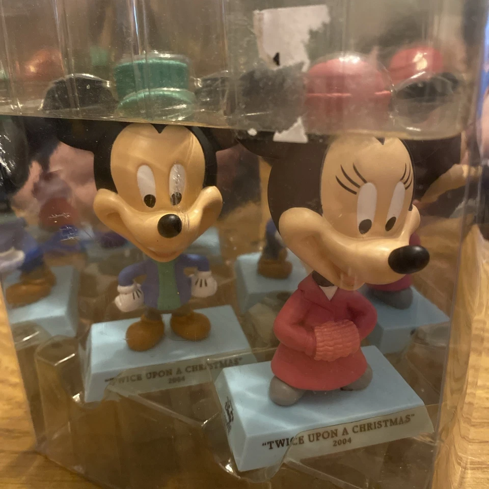 2004 Disney Mickey & Minnie Mouse Twice Upon Christmas Bobbleheads - Image 1 of 4