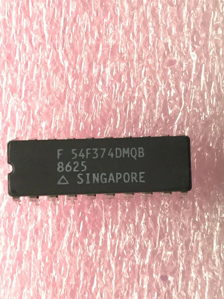 Flip Flop 54F374DMQB 20 pin CDIP By FSC 1pc 7.95 HU785 - Image 1 of 1