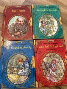 Heirloom Classics Lot of 4 Books Vintage 1980 Hardcover Childrens Stories - Picture 1 of 7