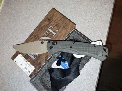 benchmade etiquetado 15536TN-02, acero Elmax, oliva  Foto 1 de 4