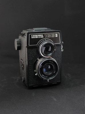 Soviet TLR 6x6 Medium Format Camera Lubitel-166B (NOT WORKING)Perfect for decors - Image 1 of 4