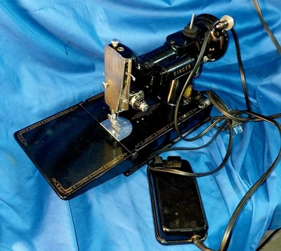 Singer 1950 peso pluma, 221 bonita máquina de coser original 1940-1950 Foto 1 de 4