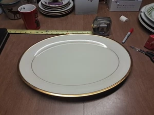 Lenox Eternal Oval 16 1/2" Servierplatte, Elfenbein mit Goldrand EUc  - Bild 1 von 3