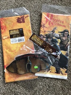 2 CUBIERTAS DE MESA DE PLÁSTICO PIRATAS DEL CARIBE - 8 sombreros de fiesta sello Disney NUEVO Foto 1 de 4