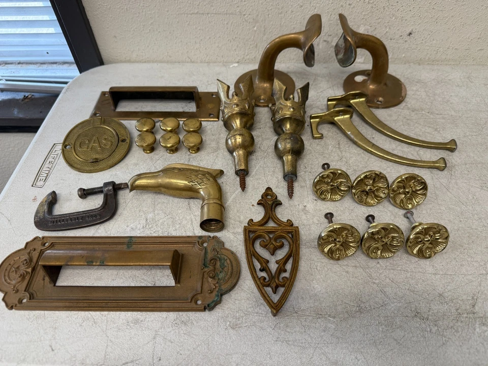 VINTAGE DRAWER PULLS, HARDWARE, DOOR KNOCKER MIXED LOT  - Image 1 of 4