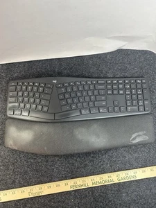 Logi Ergo K860 ergonomische kabellose Tastatur in Originalgröße mit Empfänger - Bild 1 von 7