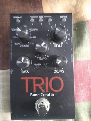 DIGITECH TRIO BAND CREATOR PEDAL V-01 (USED)WITH POWER SUPPLY - Image 1 of 4