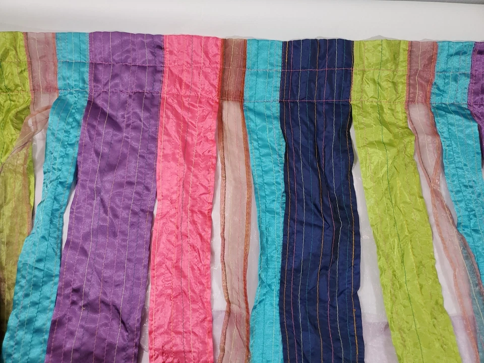 Wamsutta 2 cenefas de cortina transparentes con serpentinas de colores 57" x 16" Foto 1 de 4