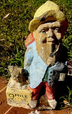 Garden Gnome Swagman 9 Mile With Dog Bedroll Cement 39 cm H. 1950’s Vintage. Aus - image 1 of 4