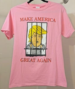 Trump Behind Bars Prison MAGA 2019 King C Illustrated Cartoon S T-Shirt Pink - Picture 1 of 7