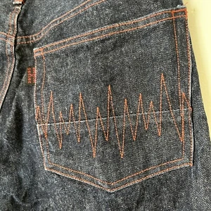 291295 = Homme Japanese Label Geigerzähler bestickt Denim - Bild 1 von 5
