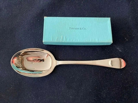 TIFFANY & CO. QUEEN ANNE LARGE CASSEROLE SERVING SPOON NO MONO & PRO-POLISHED Cover