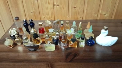 32x Mini-Flacons + AVON Schwan, Konvolut, Sammlung #5 - Bild 1 von 4