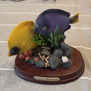 Marlo Collection tropical two fish figurine (yellow and Blue) on wooden base - Picture 1 of 6