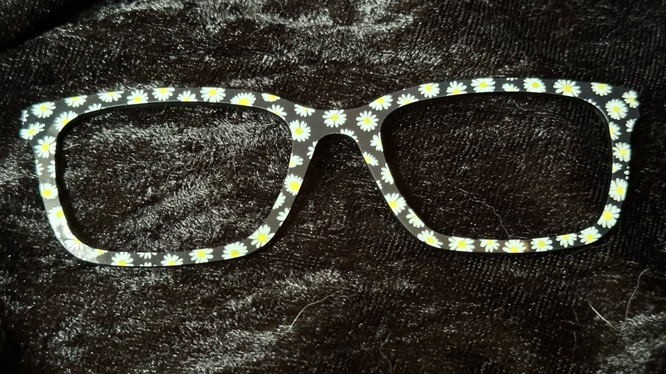 The black daisy Pair Eyewear Topper Larkin  - Image 1 of 1