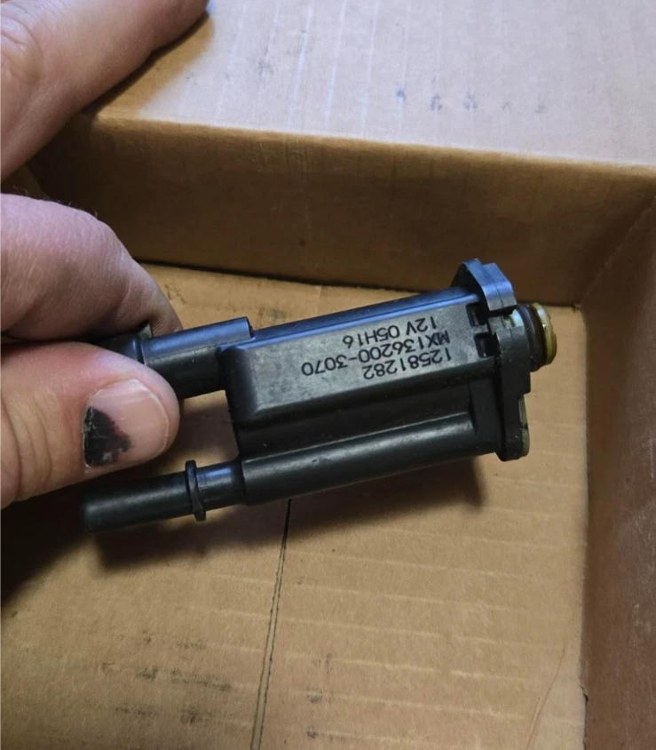 Electroválvula de purga de bote de vapor para Cadillac Pontiac Chevrolet GMC 12581282 Foto 1 de 1