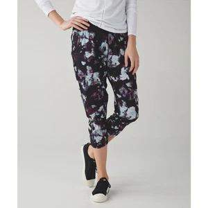 Lululemon Tranquil Crop Size 10 EUC kara bloom - Picture 1 of 7