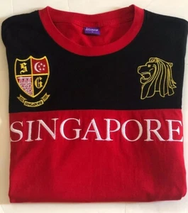 Camiseta Discover Singapore emblemas león y escudo texturizada talla damas grande - Imagen 1 de 7