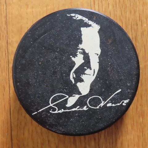 Vintage Commemorating 32 Years of Pro Hockey GORDIE HOWE 1071 Goals WHALERS Puck Cover