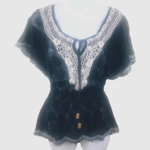 Top Cottage Core S Negro Cuello en V Crema Crochet Ribete Dobladillo Festoneado Cintura Elástica - Imagen 1 de 10