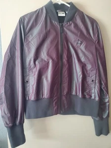Chaqueta Bomber PUMA Iridiscente Forrada Cremallera Completa Para Mujer Talla XL Ciruela Púrpura En muy buen estado - Imagen 1 de 8