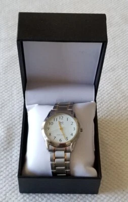 Men's Q&Q Two Tone Watch White Dial WR30m Adjustable Link Band 6"-8" New Battery - Image 1 of 4