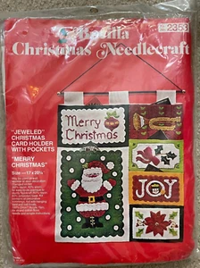 Bucilla Christmas Needlecraft Kit 2353 VTG Jeweled Christmas Card Holder 17 x 20 - Foto 1 di 5