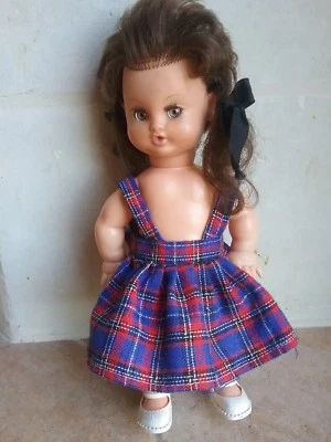 poupée BELLA  hauteur 30cm marquage dans le cou BELLA sgdg  - Photo 1/4