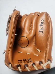 VINTAGE-OLD Baseball Glove, JR. PRO MADE IN TAIWAN 04-82-28 - Picture 1 of 10