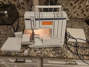 Husqvarna Viking Huskylock 936 Serger- Previously Owned- Great Condition Fs - Picture 1 of 10