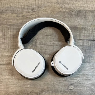 SteelSeries Arctis 3 Console Wired Gaming Headset for PS4/5 Xbox Switch - White - Image 1 of 4