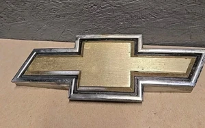 Chevy 1983-1987 Blazer Suburban C10 K10 Bowtie Emblem 14043882  Spacers 15598756 - Picture 1 of 13
