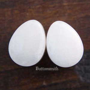 Par de tapones/medidores de piedra de cuarzo blanco lágrima lóbulo de la oreja 10 tamaños 6 mm - 25 mm - Imagen 1 de 2