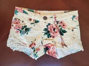 Vanilla Star Yellow Frayed Floral Shorts Women Junior Size 0 Shabby Chic NWT - Picture 1 of 12