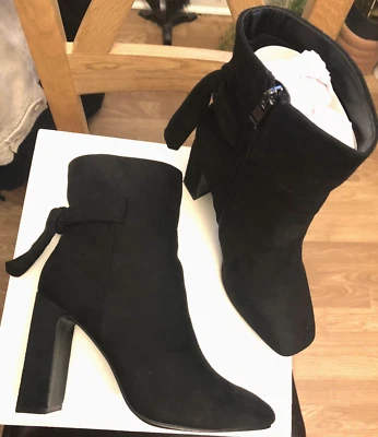 Boohoo Botas Negras Damas Tacón Detalle Lazo Talla 6 Nuevas Esta Temporada Foto 1 de 4