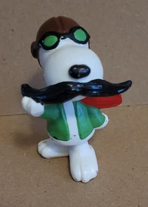 SNOOPY Peanuts PVC 2.5" PILOT w/MUSTACHE Figure COMIC CHARACTER vintage WHITMAN - Picture 1 of 5