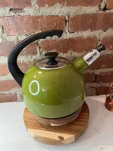 Vintage 60s / 70s Avocado Green Enamel Tea Kettle Mod Groovy - Picture 1 of 6